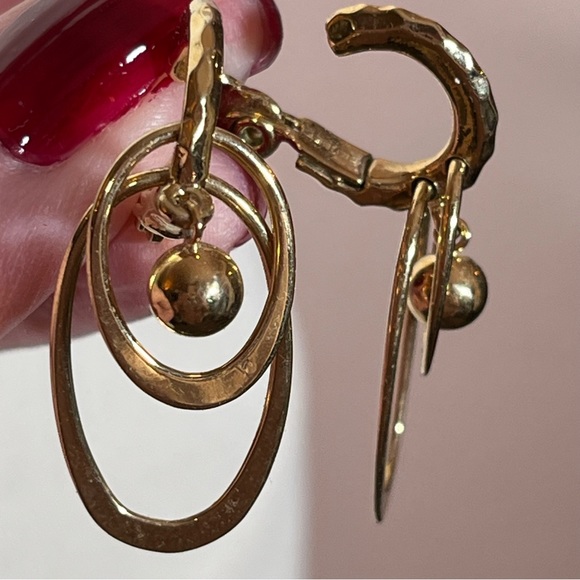 Monet Vintage 1980 90 Retro Gold Mod Hoop Dangle Maximalist Clip Earrings - Picture 1 of 12